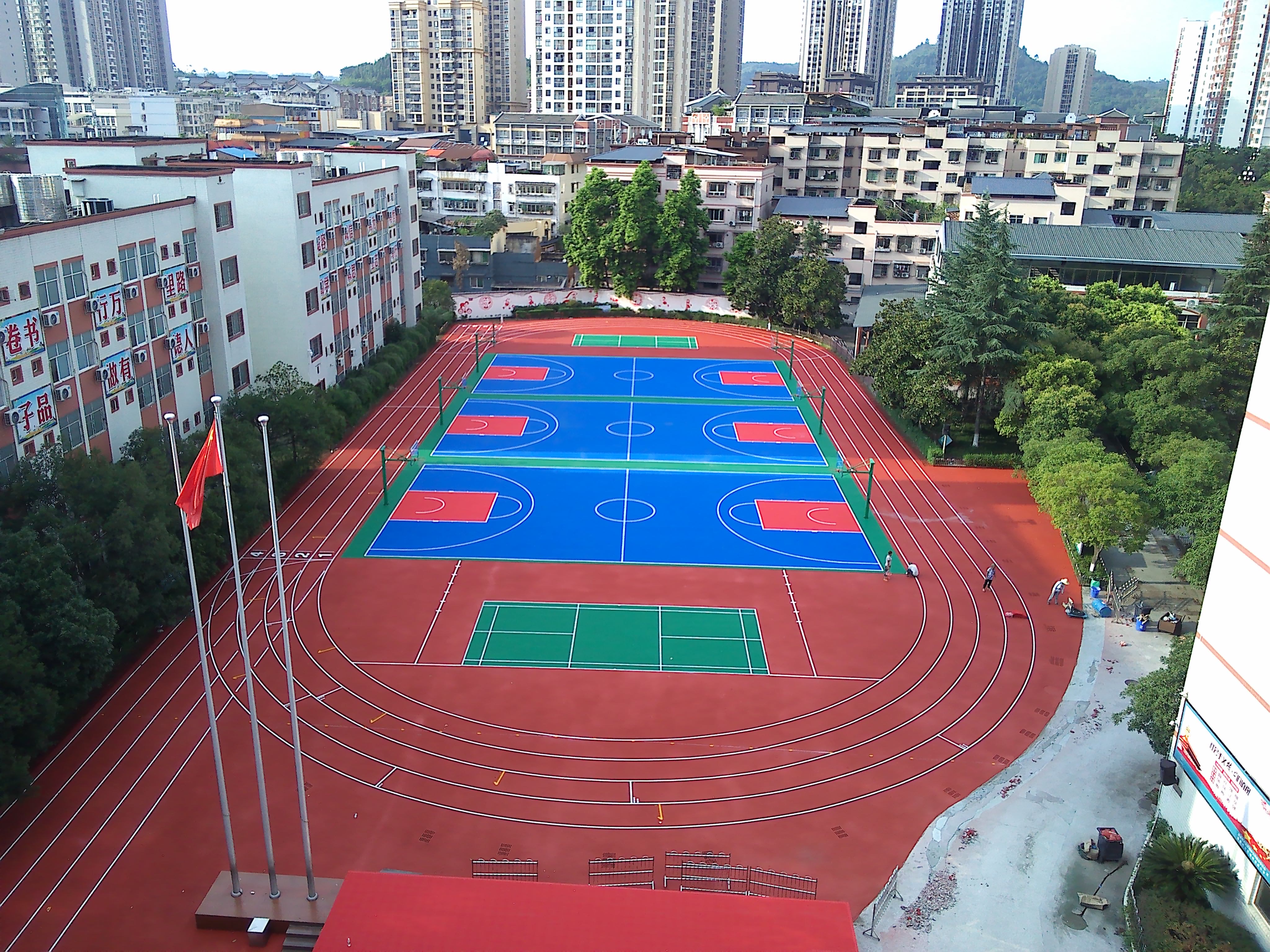 創新小學拼裝地板籃球場